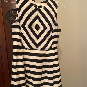 I’m selling a black and white pattern dress